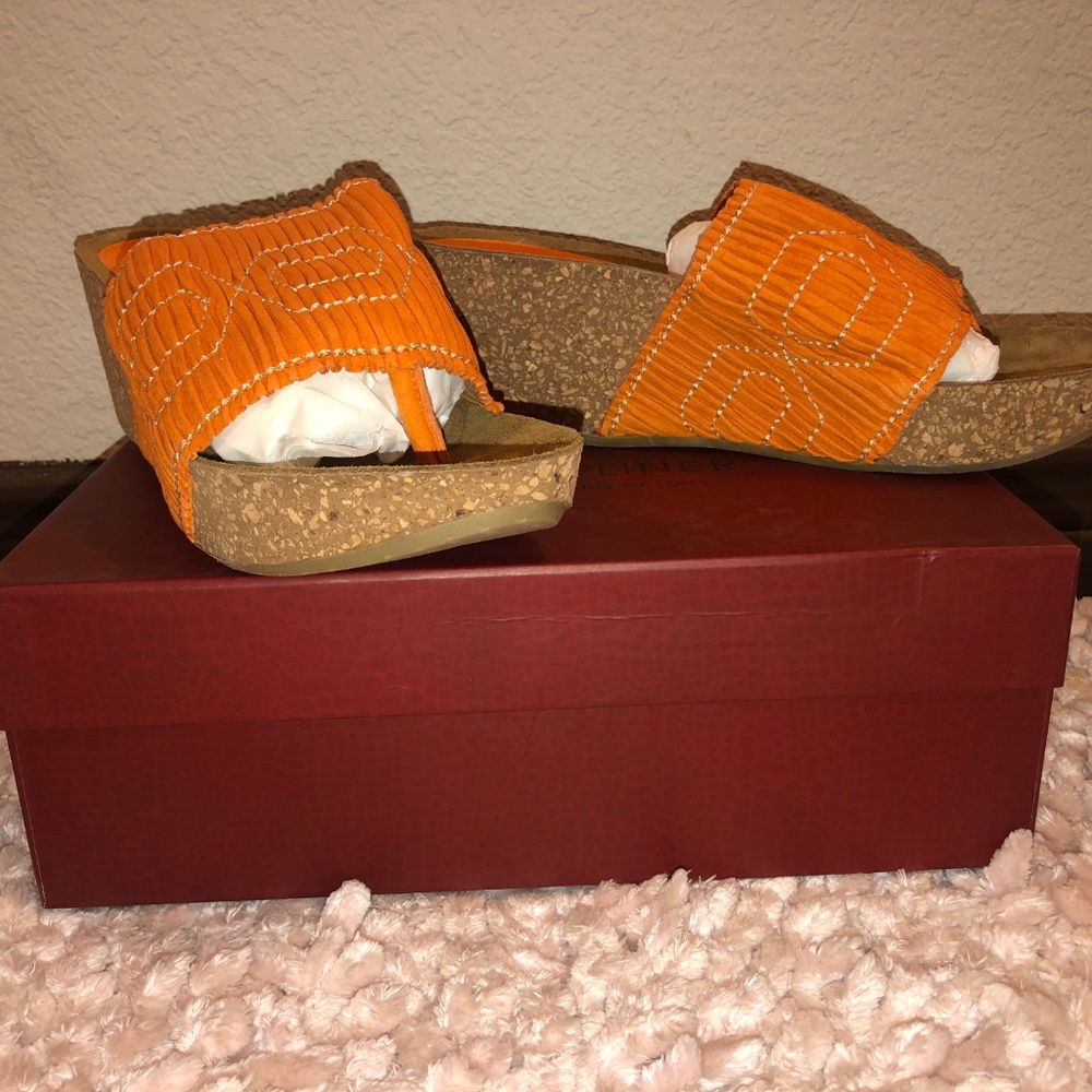 Donald Pliner Mango Kidsuede Size 8
